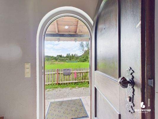 Eingang mit Blick ins Grüne