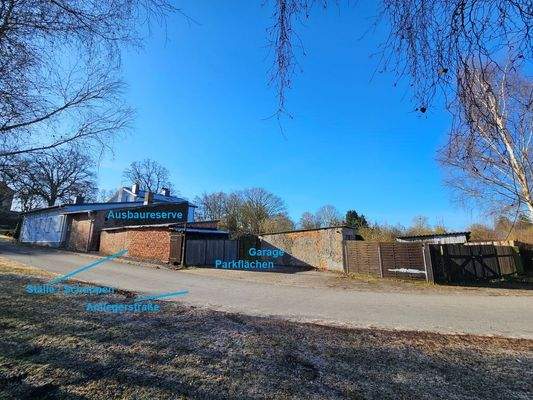 Nordostseite des Grundstücks.jpg