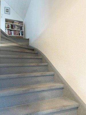 Treppe ins OG.jpg