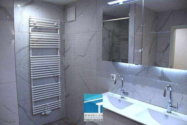 Badezimmer mit Dusche