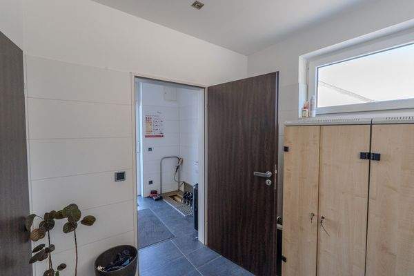 Umkleide- & Duschbereich