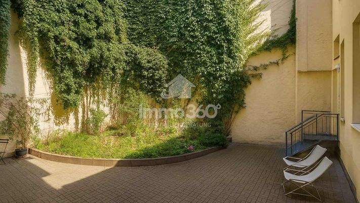 Hof / Eingangsbereich