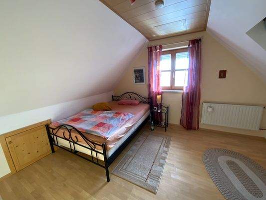 Schlafzimmer DG