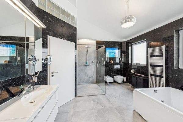 Modernisiertes Bad ensuite