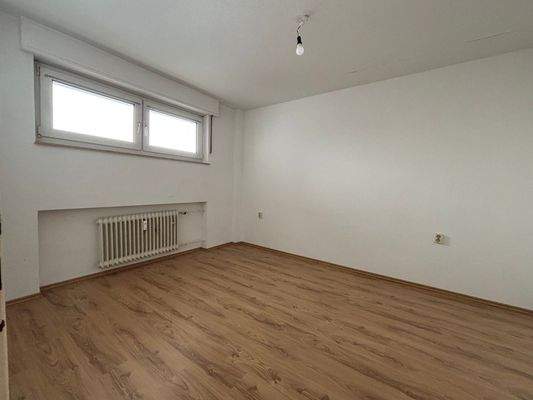 großzügiges Schlafzimmer