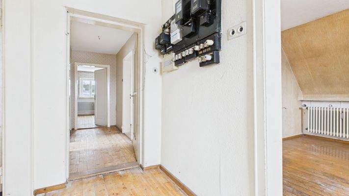 Dachgeschoss Aufteilung.jpg