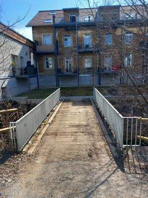 Rückansicht mit Zugang zum Gemeinschaftshau