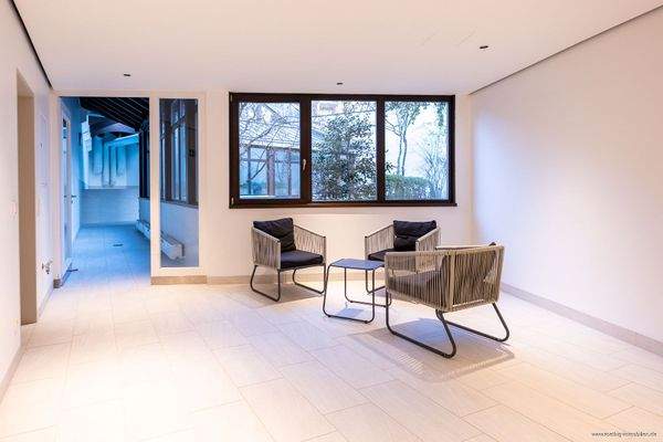 Schwimmbad der Wohnanlage