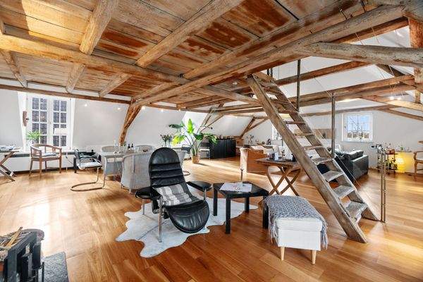 Treppe zum Spitzboden DG