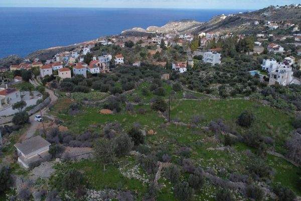 Kreta, Kokkino Chorio: Landschaftlich reizvolles Grundstück mit Meerblick zu verkaufen