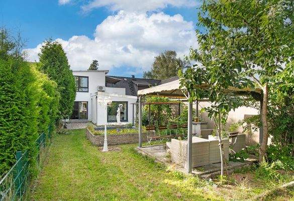 Blick auf Garten und Terrasse