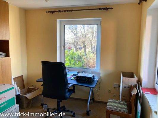 22-Arbeitszimmer EG.JPG