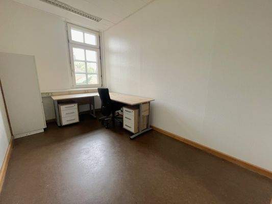Büro 1.jpg