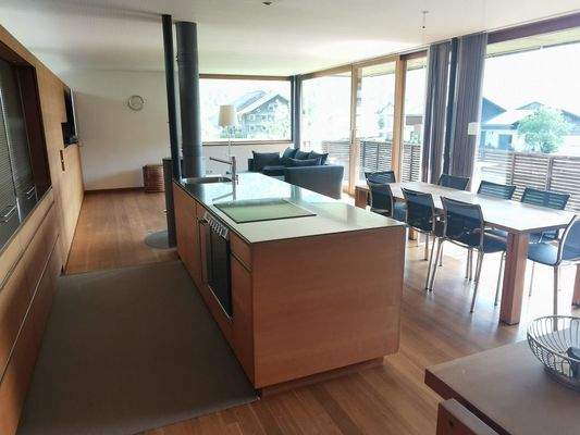 Einbauküche mit Essbereich