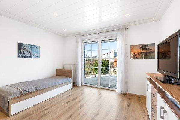 Raum mit Terrasse und Gartenzugang