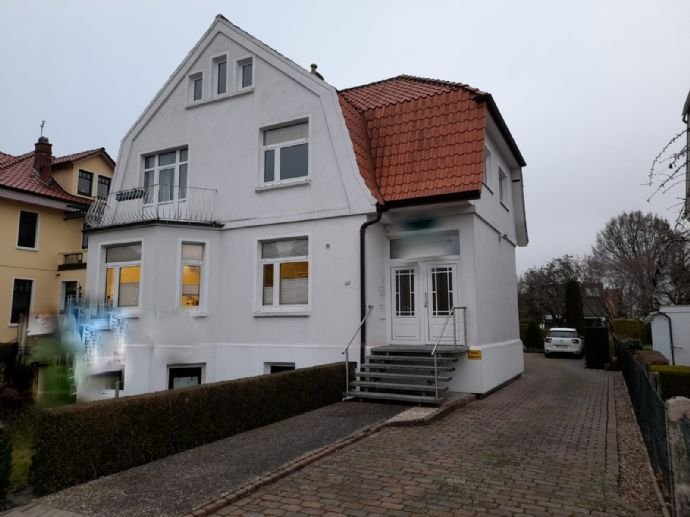 Großzügiges Zweifamilienhaus in Hoya für Praxis / Büro / Wohnung