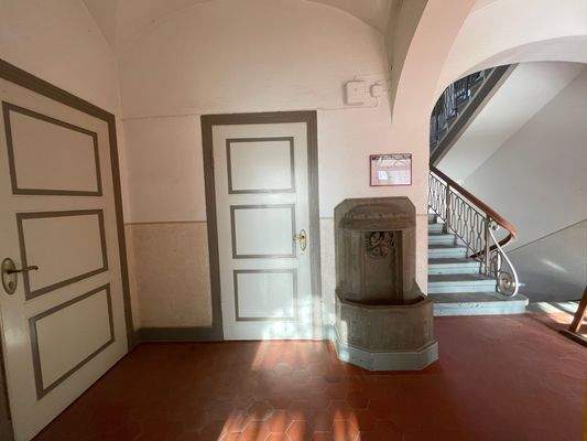 Türen zu Raum 4,2 und Rechts 1