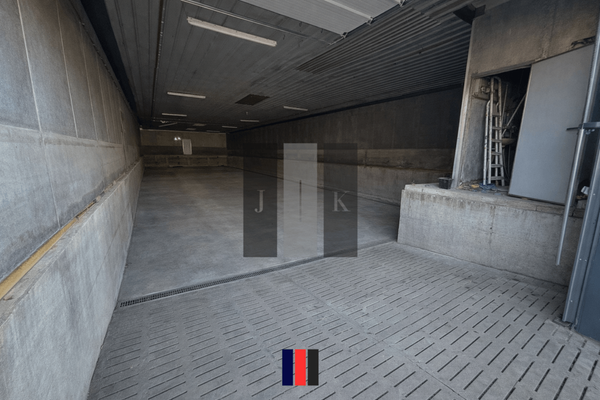 Halle Innenansicht 4