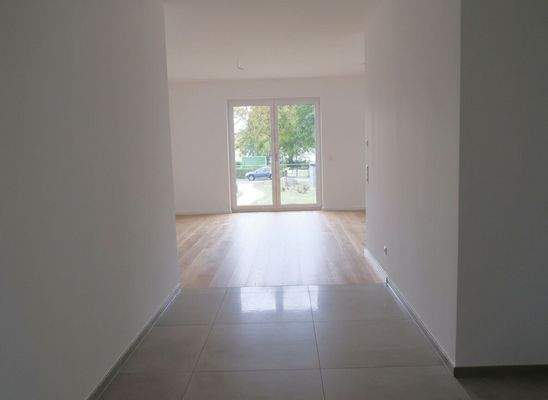 Blick vom Flur ins Wohnzimmer