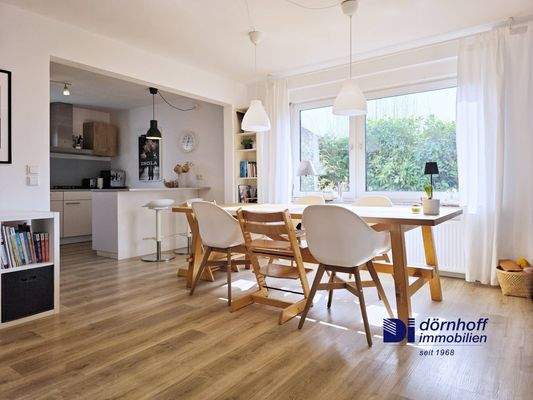 Wohn- Esszimmer mit offener Küche