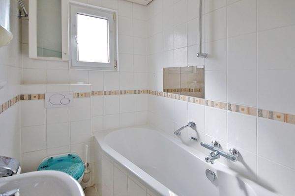 Badezimmer mit Badewanne