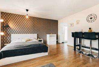 Wohn- und Schlafzimmer