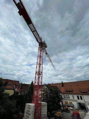 Baubeginn und Kranaufbau im Juni 2025