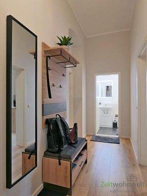 Wohnungsflur mit Garderobe