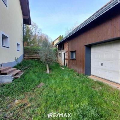 Hof mit Olivenbäumen