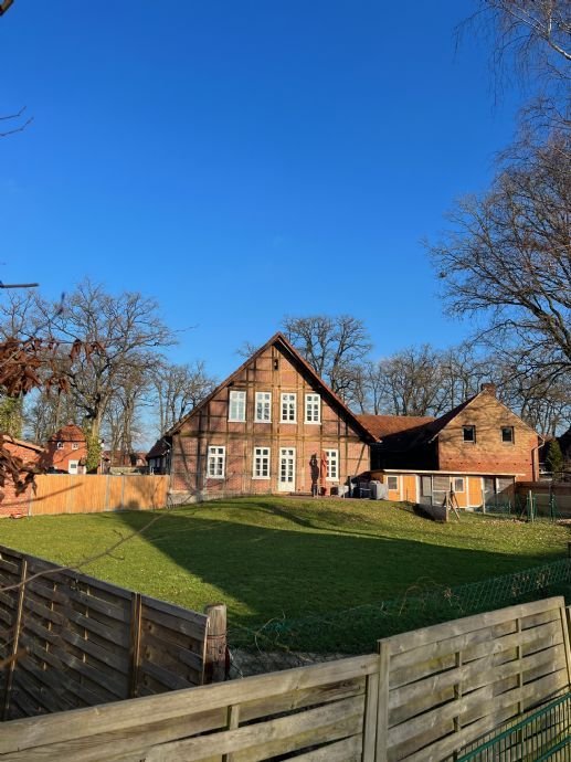 attraktives Bauernhaus unter Eichen