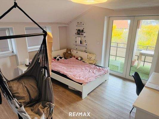 OG Zimmer mit Loggia.