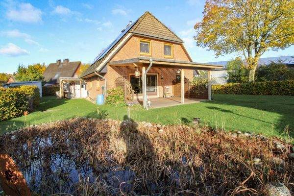 Gartenansicht mit Teichanlage