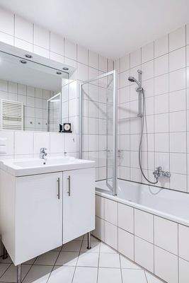 Bad mit Wanne im 5. OG