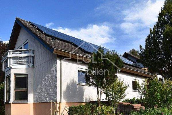 Straßenansicht m. Erker.jpg