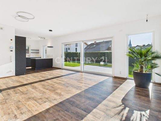 Wohnbereich mit Zugang zur Terrasse