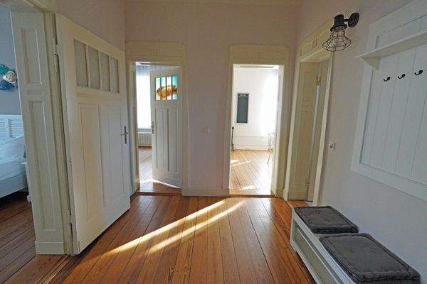 1. OG Blick in den Flur