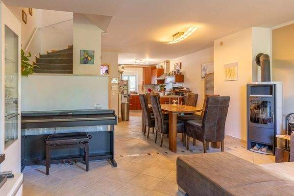 Schöne Aufteilung, Top-Ausstattung inkl. PV-Anlage