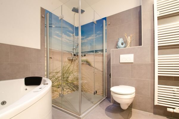 Bad mit Sauna und Whirlpool