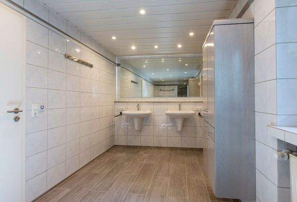 2. Bad mit Doppelwaschtisch