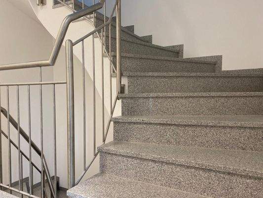 Treppenhaus Edelstahlgeländer.jpeg