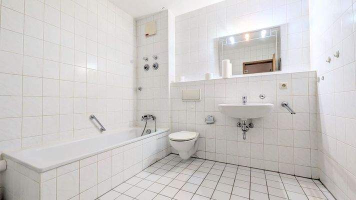 Badezimmer mit WM-Anschluss