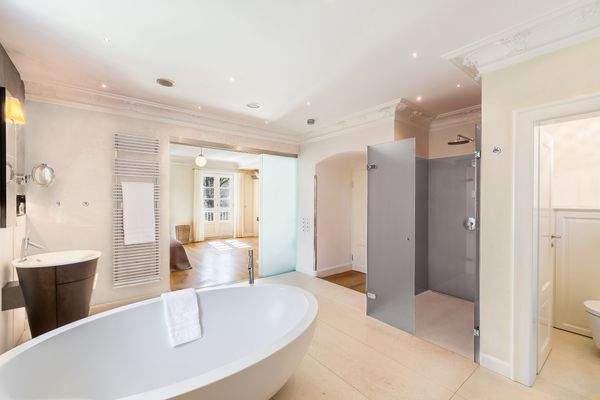 Masterbad en suite mit Balkon