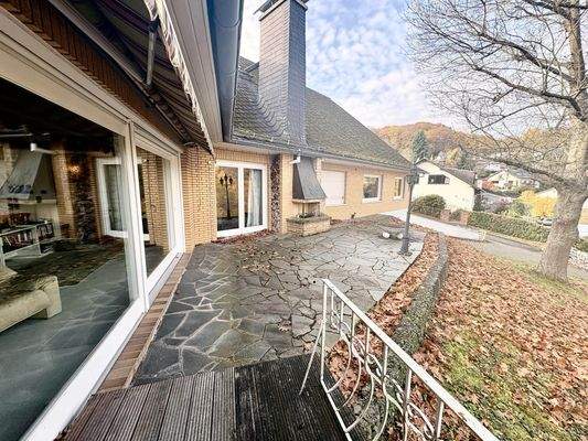 Terrasse mit Außenkamin