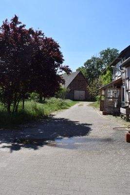 Hofeinfahrt zur Scheune