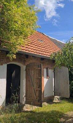 Blick zum Nebengebäude.jpg