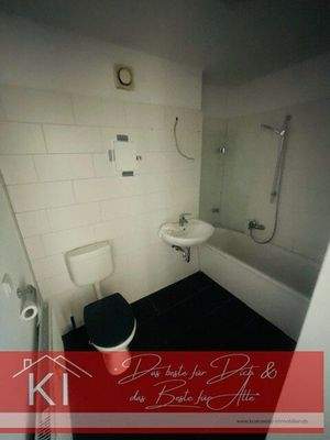 Innenliegendes Badezimmer Wanne/ WC/ Waschmaschinenanschluss