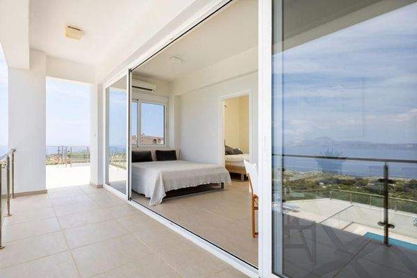 Kreta, Kokkino Chorio: Exotische Villa mit Panoramablick auf das Meer zu verkaufen