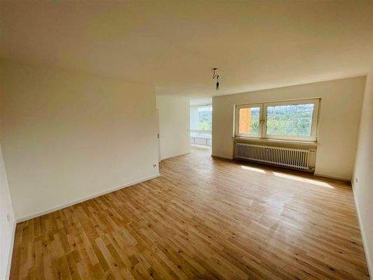 Lichtdurchflutetes Wohnzimmer 