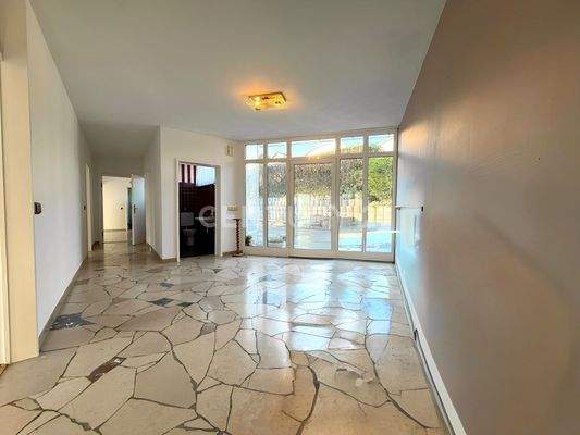 Eingangsbereich & Empfang