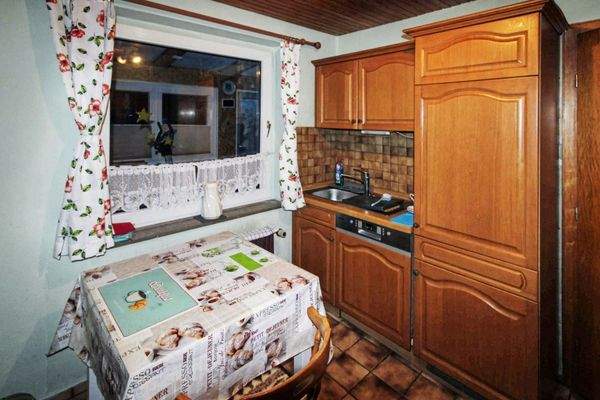 Küche mit Essbereich